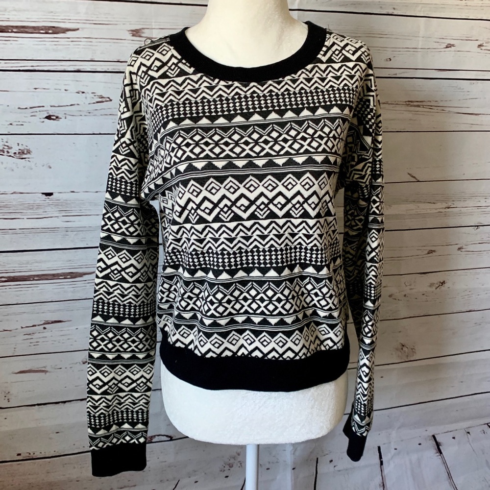 Forever 21 Black & White Design Sweater